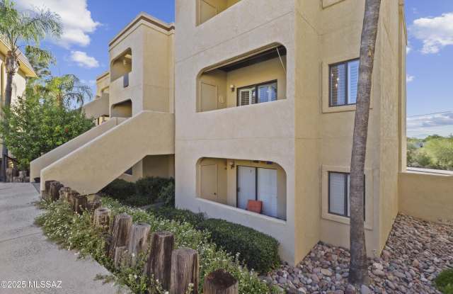 5500 N Valley View Road photos photos