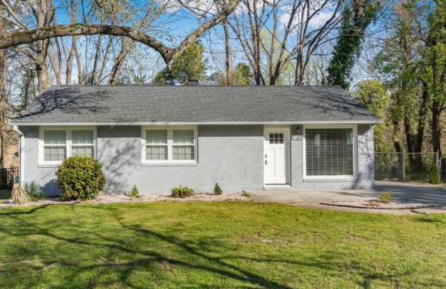 3 Bd/1 Ba Ranch Style Home w/ Fenced Yard w/I Minutes to Downtown Durham! photos photos