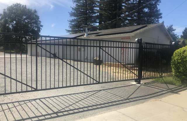 1489 Rogue River Highway - 1 - 1489 Rogue River Highway, Grants Pass, OR 97527