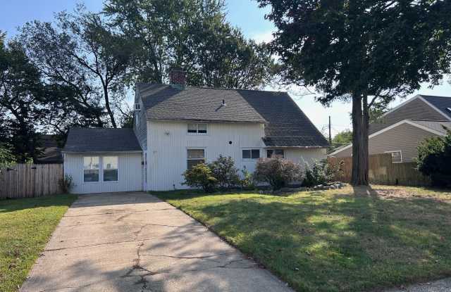 21 Bridge Lane - 21 Bridge Lane, Hicksville, NY 11801