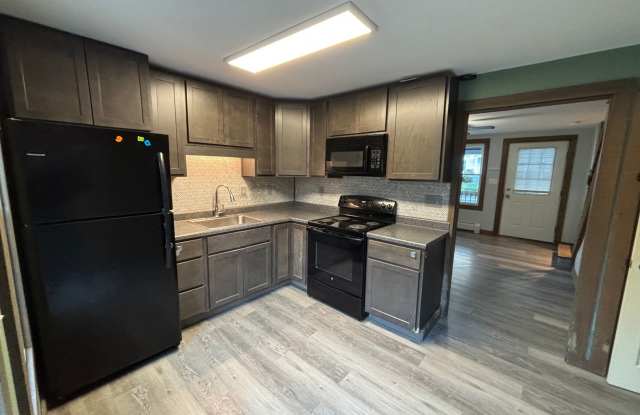 Beautifully Updated Two-Bedroom Townhouse – Adams, MA | $1,500/Month Gallery 1
