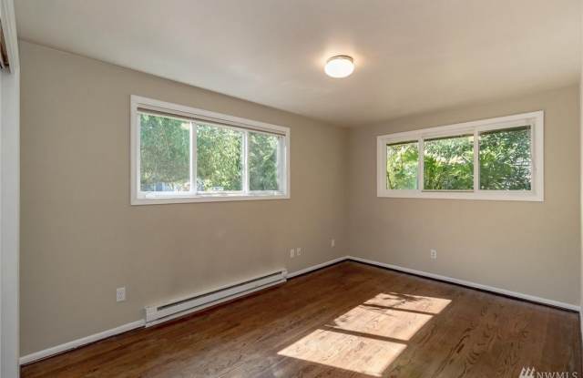 16446 SE 35th St photos photos
