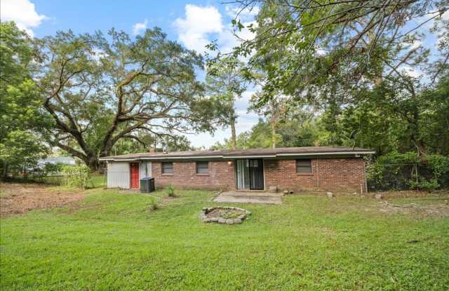 4 Bedroom House - Move In Today! - 211 North Lipona Road, Tallahassee, FL 32304