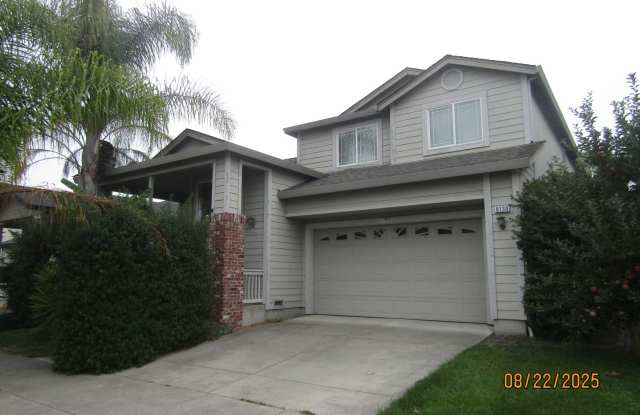 Beautiful Home Near Golf course!! Brand new flooring with large open floor plan and full bedroom and Bathroom downstairs! photos photos