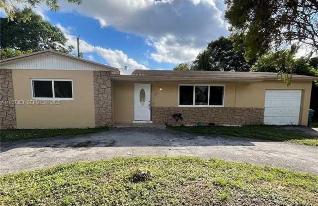 150 NE 173rd St photos photos