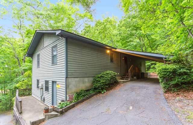 **Montreat SCHOOL YEAR RENTAL** AVAILABLE MID-AUGUST TO MID-MAY - 121 John Knox Road, Montreat, NC 28711