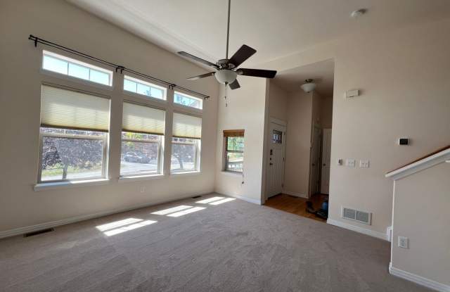 Charming Townhouse with Modern Comfort in Lafayette!-$500 off 1st month's rent if rented by 10/30! Gallery 4