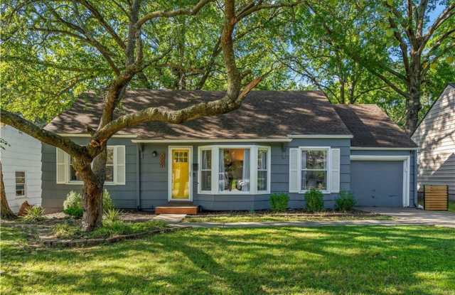 Charming Prairie Village Ranch + Designer Updates Throughout + Screened in Porch photos photos