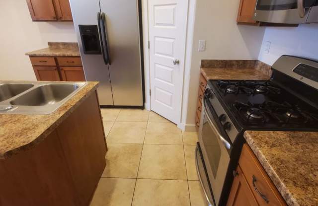 Huge 2 Bedroom Townhome for Rent at The District! photos photos