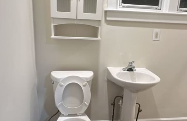 2 bedroom 1 Bath Renovated Apartment Section 8 Approved Gallery 2