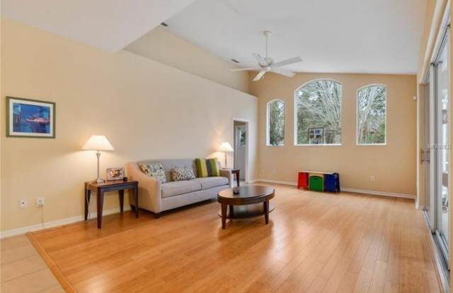 19311 Autumn Woods Avenue Gallery 3