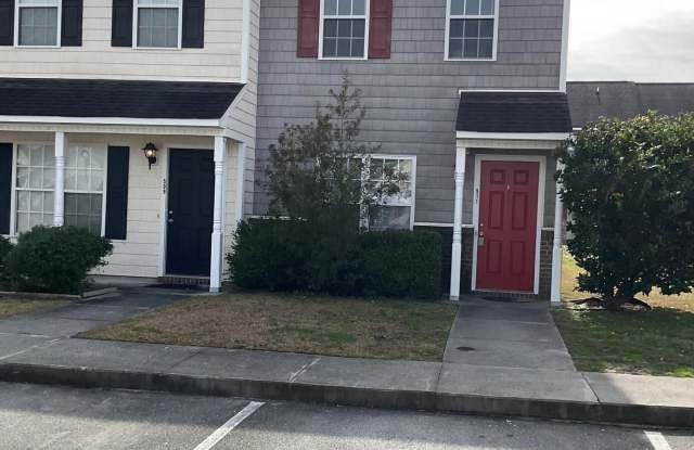 511 Springwood Drive - 511 Springwood Drive, Jacksonville, NC 28546