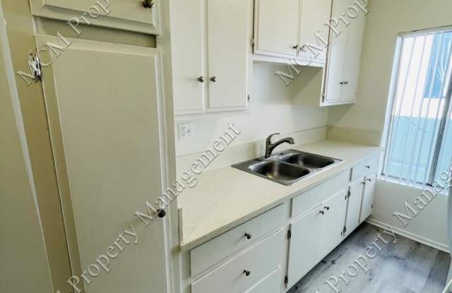 636 North Saint Andrews Place Gallery 4