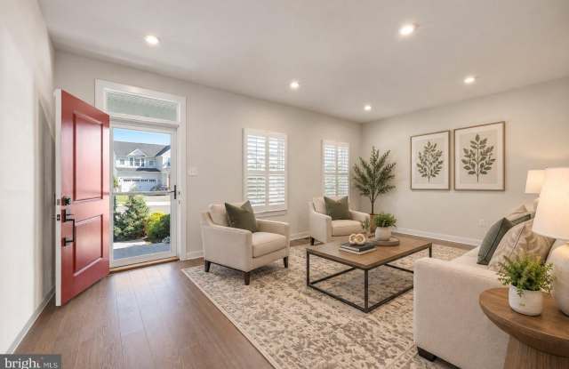 523 SPRING MANOR Boulevard Gallery 3