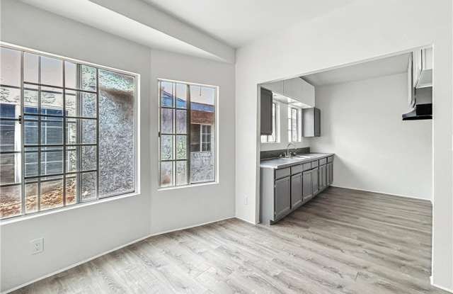 825 W 40th - 825 West 40th Place, Los Angeles, CA 90037