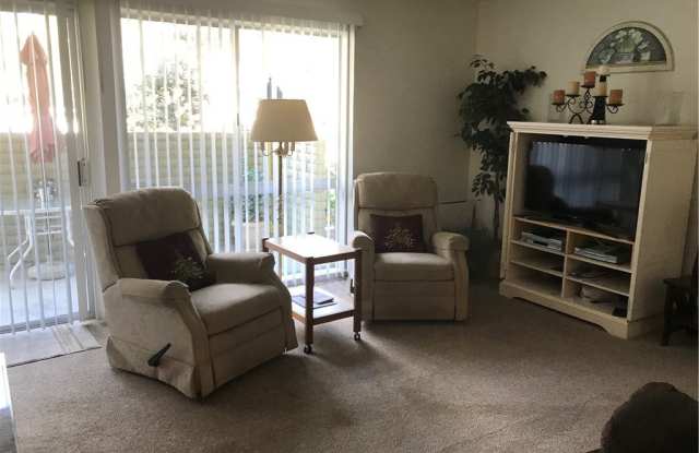 2327 Via Mariposa W Gallery 3