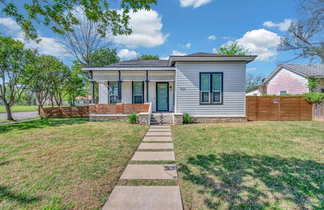 Beautiful 3 bedroom / 3 bath house available now! photos photos