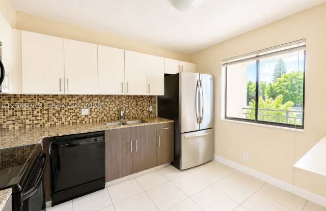 405 LAKEVIEW DR Gallery 2