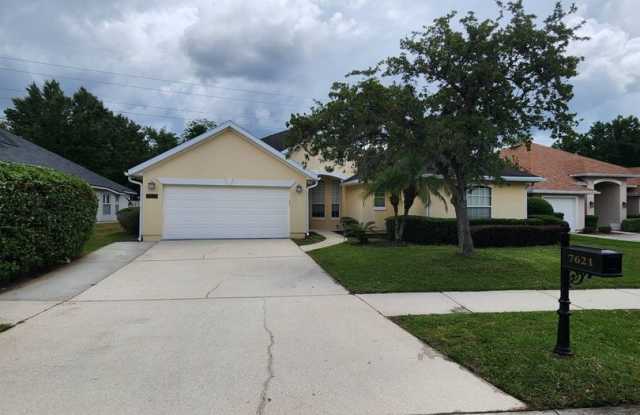 Spacious 3 bed 2 bath Home for rent! - 7621 Crosstree Lane, Jacksonville, FL 32256