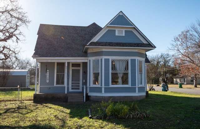 990 N Stephen Avenue - 990 North Stephen Avenue, Stephenville, TX 76401
