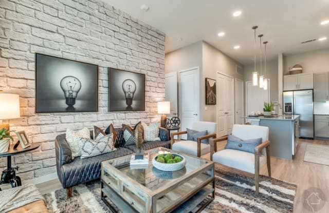 725 Washington Dr - 725 Washington Dr, Arlington, TX 76011