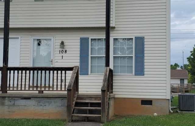 3 Bedroom 1.5 Baths Townhouse Johnson City,TN - 108 West Chilhowie Avenue, Johnson City, TN 37604