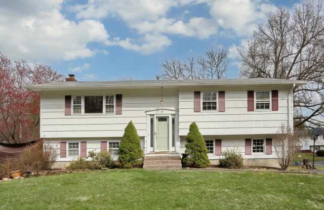 27 Great Oaks Drive - 27 Great Oaks Drive, New City, NY 10956 27 Great Oaks Drive - 27 Great Oaks Drive, New City, NY 10956