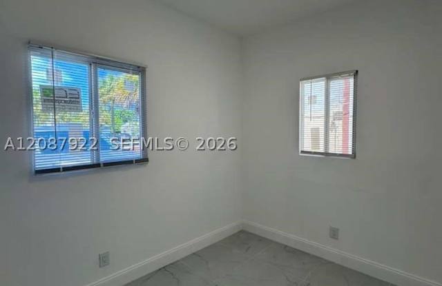 731 SW 3rd Pl Gallery 2
