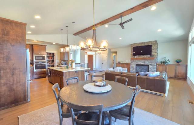 $4,800 - 5 Bed / 3 Bath Custom Built Home w/ Private Sport Court & Golf Green photos photos