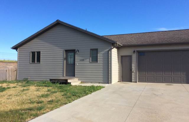2 bedroom, 2 bath Townhome - 1478 24th Street West, Dickinson, ND 58601