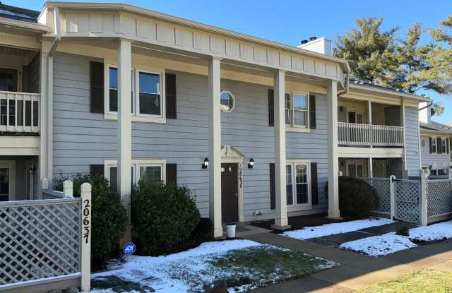 Very well maintained 2 bedroom 2 full 2 half upper floor condo with loft, located in the desired Waters House Condominium Community photos photos