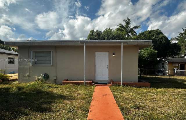 8935 SW 28th St photos photos