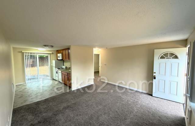 1/2 Off the 1st Full Month's Rent! Tacoma Area 2 Bedroom 1 Bathroom Duplex Gallery 3