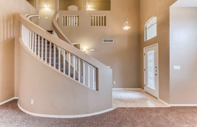 Charming 3 Bedroom Home with Refrigerated Air and Sparkling Pool for Rent Gallery 4