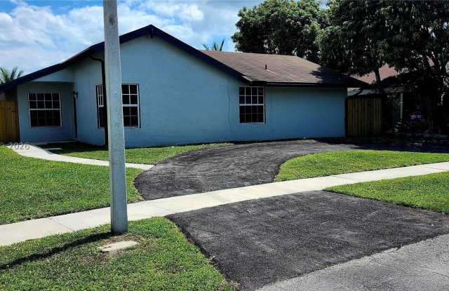 8120 SW 4th Ct Gallery 3