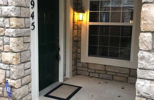 1945 Knollwood Drive Gallery 2