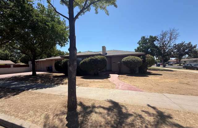 APPLY NOW!! 4 BEDROOM HOME!! photos photos