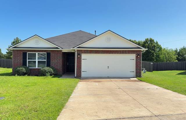 Welcome to this beautiful 3-bedroom, 2-bathroom home located in the charming town of Coweta, OK. photos photos