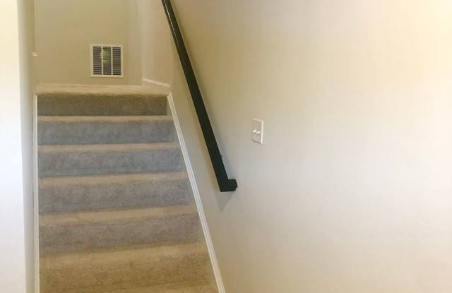 Gorgeous 4 Bedroom Townhouse in Bowie! Gallery 3
