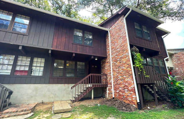 UPDATED 2/2.5 Timbers Home w/ Deck, Washer/Dryer! Mins to FSU/TCC! POOL! $1295/month Avail August 1st! photos photos