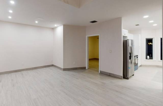 16785 Northwest 12th Court Gallery 4