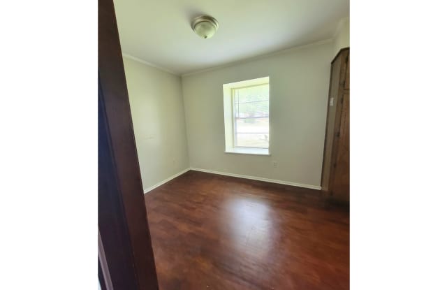 3 bedroom 2 bathroom Gallery 4
