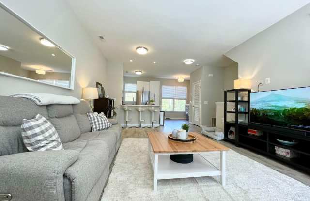 23052 FONTWELL Square Gallery 3