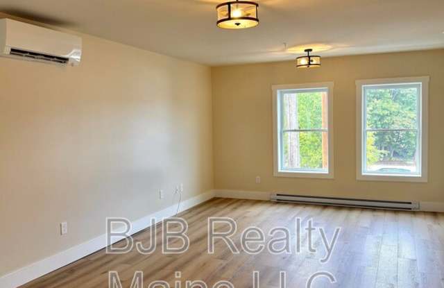 156 Woodford St. Gallery 4