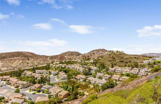 6238 E Cliffway Drive Gallery 2