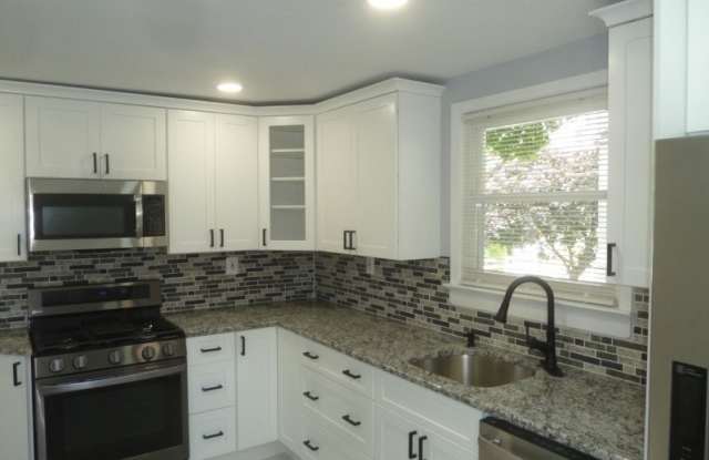 85 E Passaic Ave photos photos