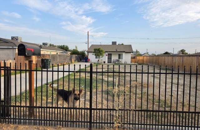 Check out this Affordable 3 BD 1 BA Home in Bakersfield Gallery 3