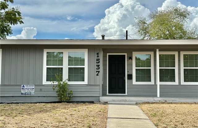 1537 Devon Drive Gallery 2