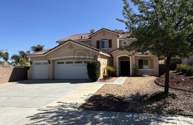 Spacious 5-Bedroom Home with 2 Bedrooms & Bath Downstairs photos photos