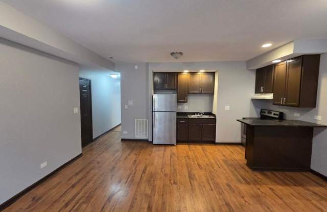 7834 South Ellis Ave., Gallery 2
